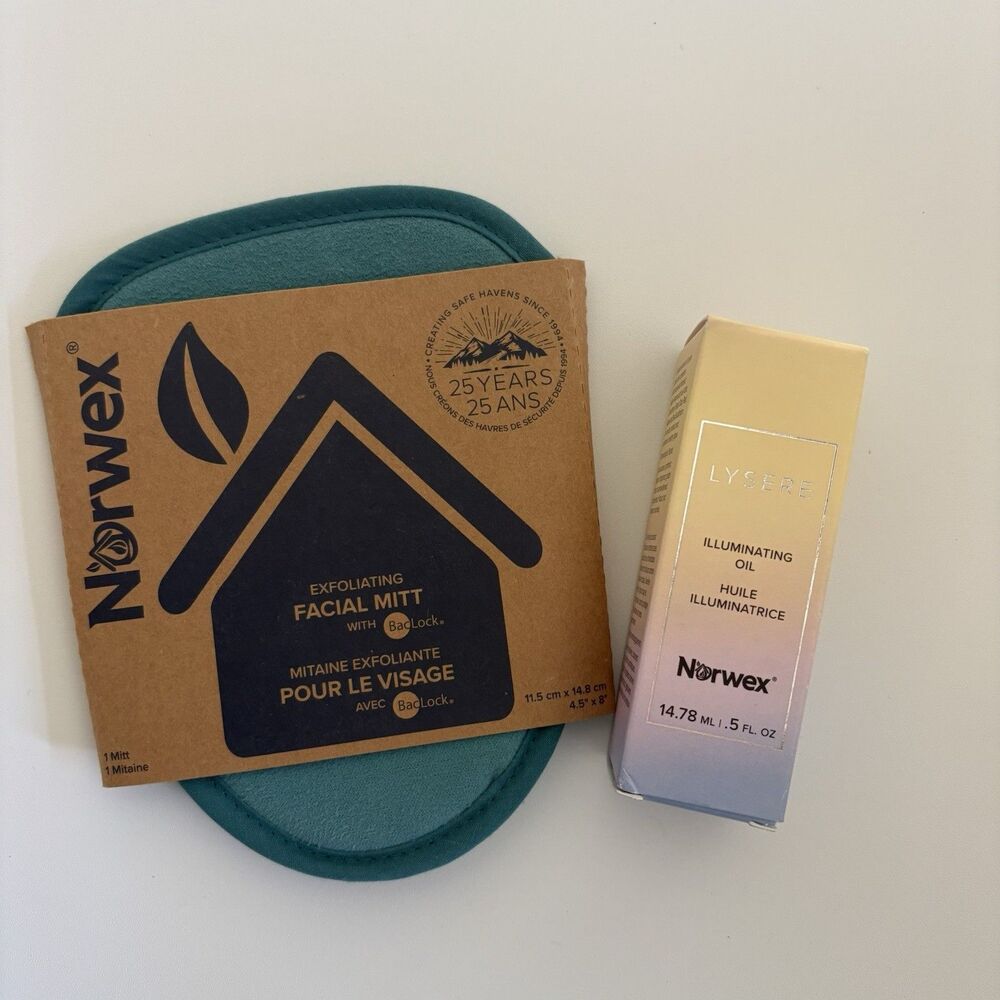 Norwex Exfoliating Microfiber Bath Glove & Lysere illuminating oil